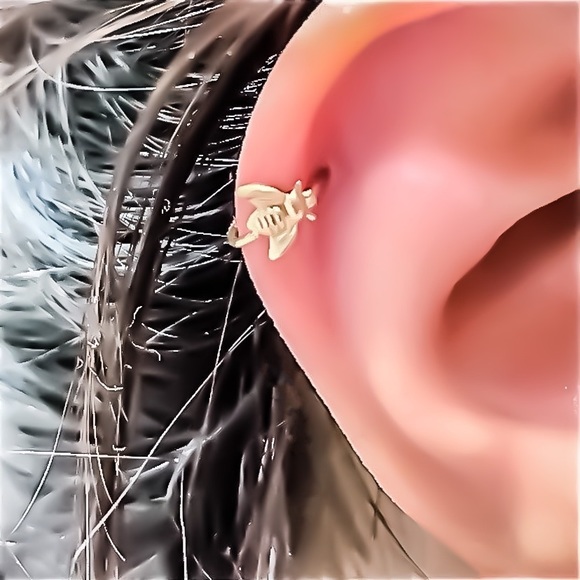 Moodtherapy Jewelry - 🐝 gold tiny honey bee cartilage helix tragus hoop earring and/or nose ring